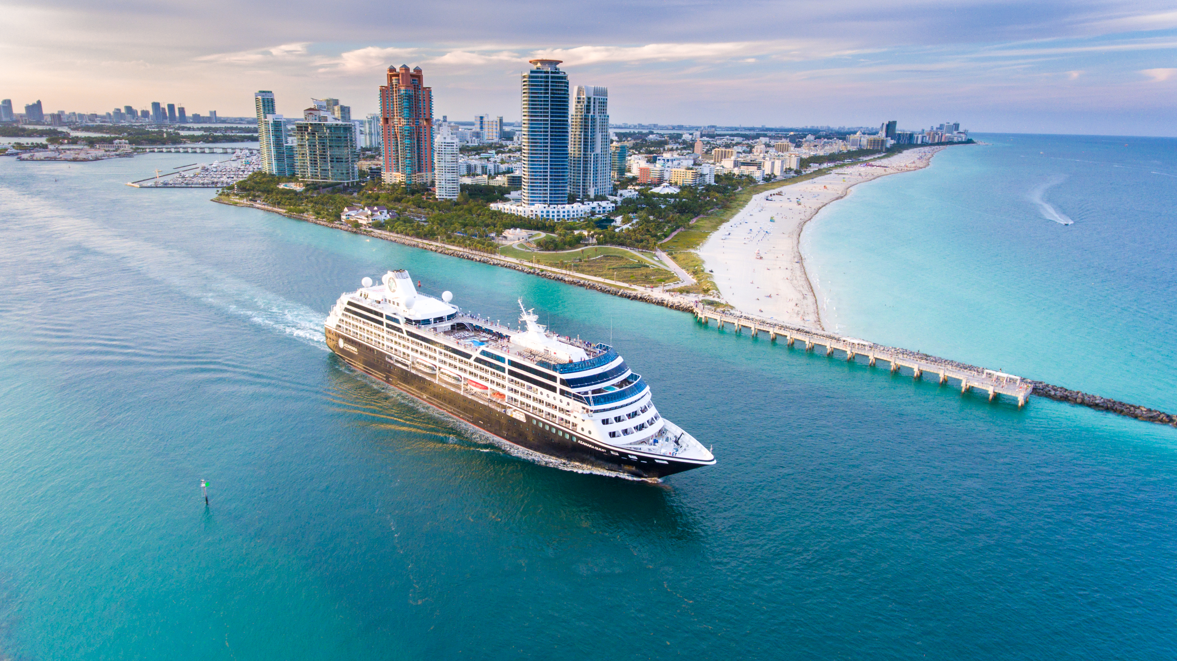 Bilden visar fartyget Azamara Quest