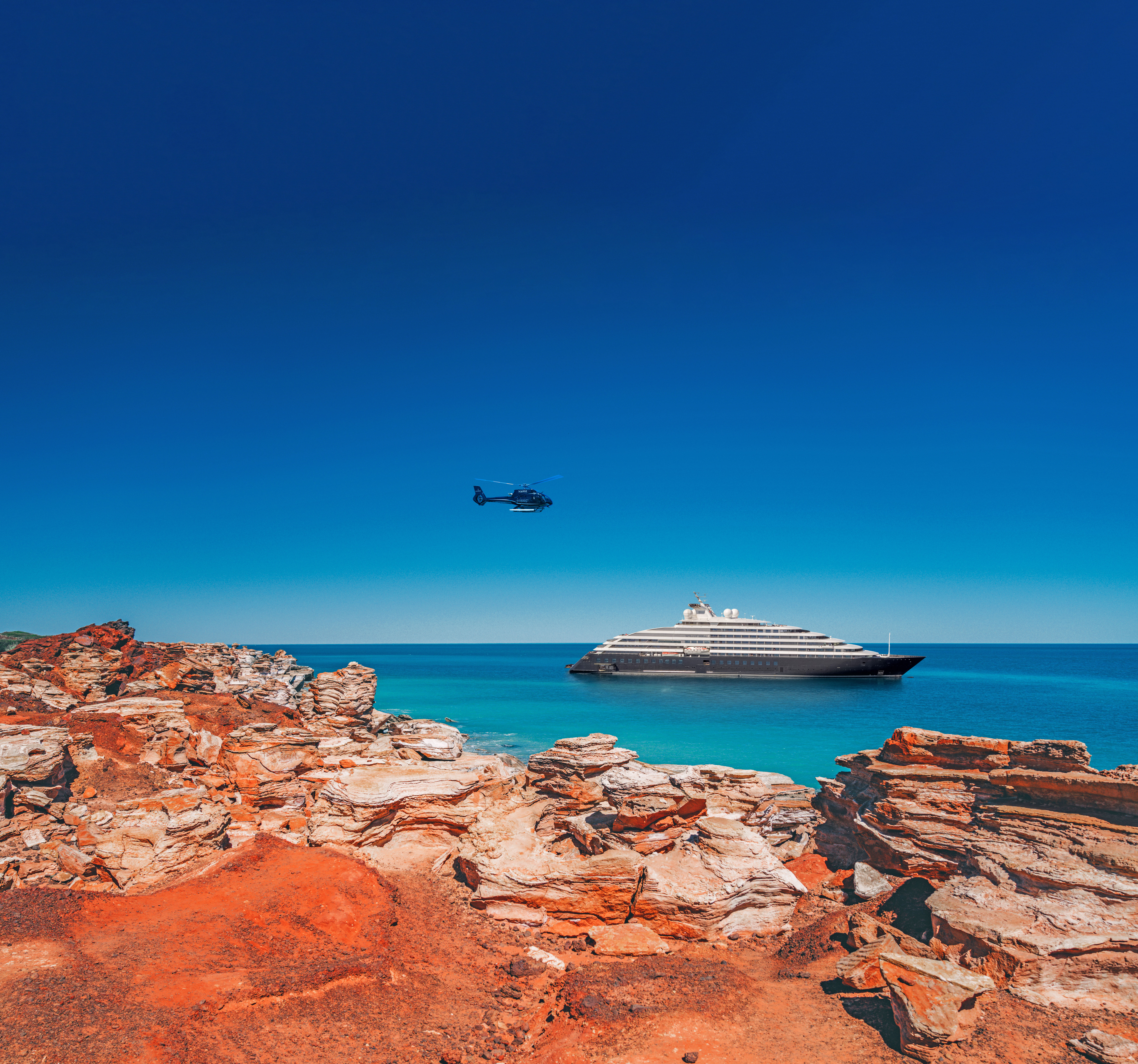 Bilden visar fartyget Scenic Eclipse som kryssar nära Broome, Australien 