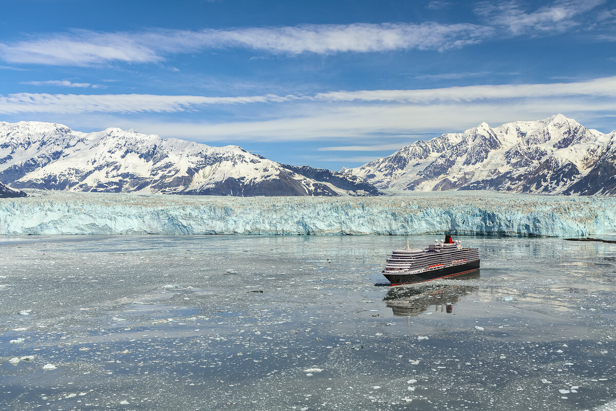 Bilden visar fartyget Queen Elisabeth i Alaska