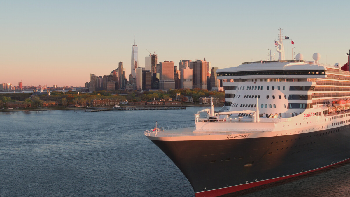 Bilden visar utsidan av fartyget Queen Mary