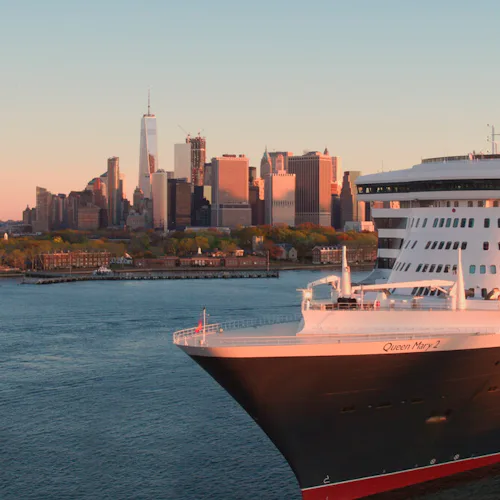 Bilden visar utsidan av fartyget Queen Mary