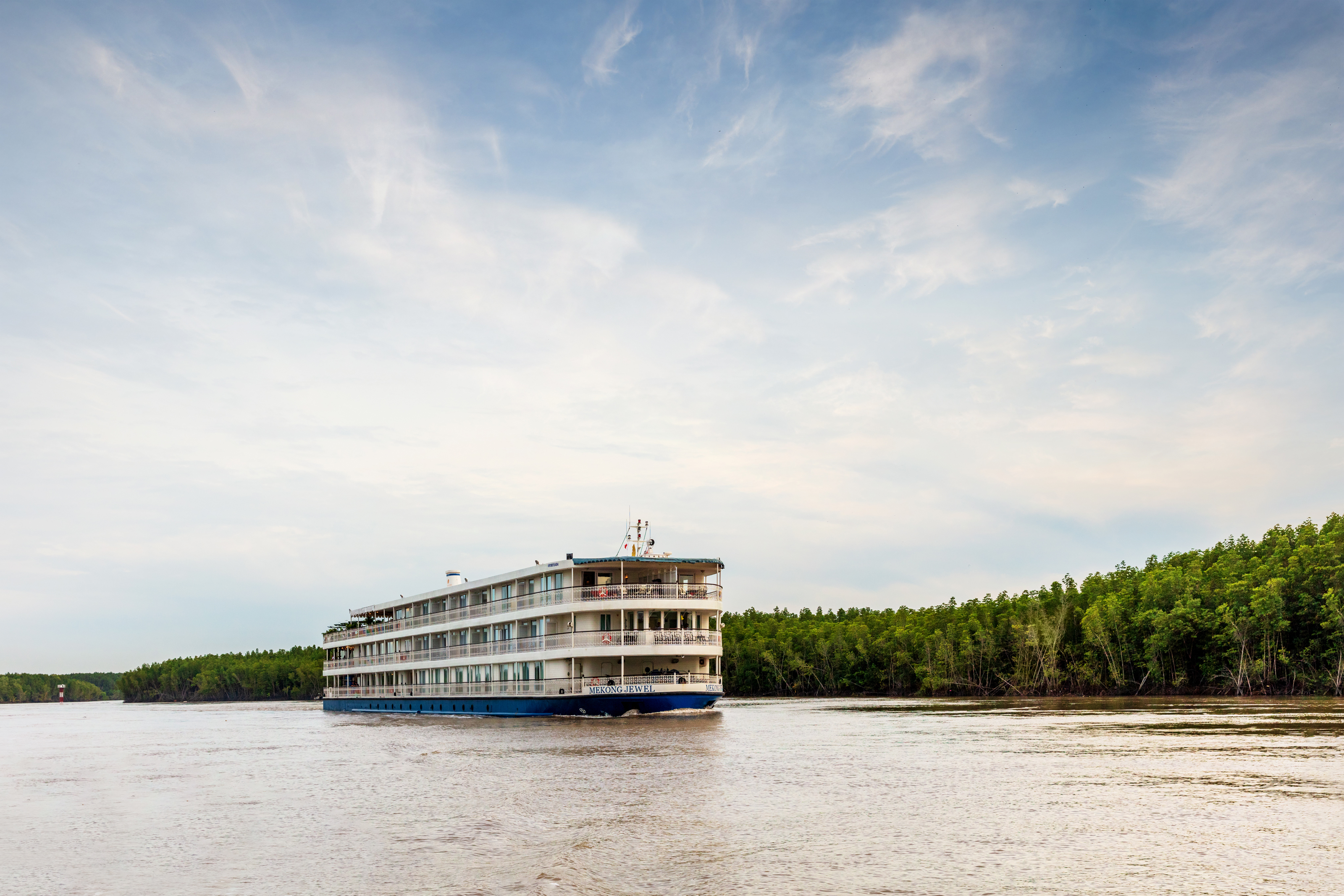 Bilden visar fartyget Mekong Jewel från Uniworld River Cruises