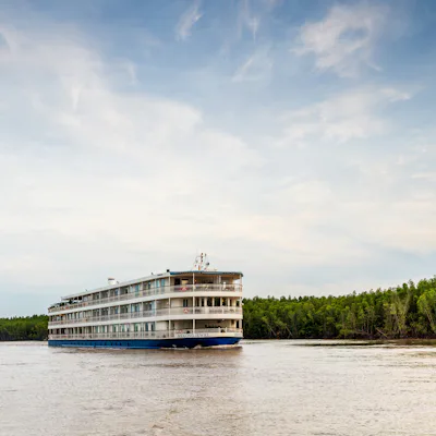 Bilden visar fartyget Mekong Jewel från Uniworld River Cruises
